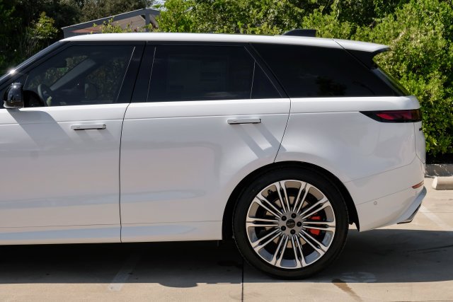 New 2027 Fuji White Land Rover Dynamic SE image 16