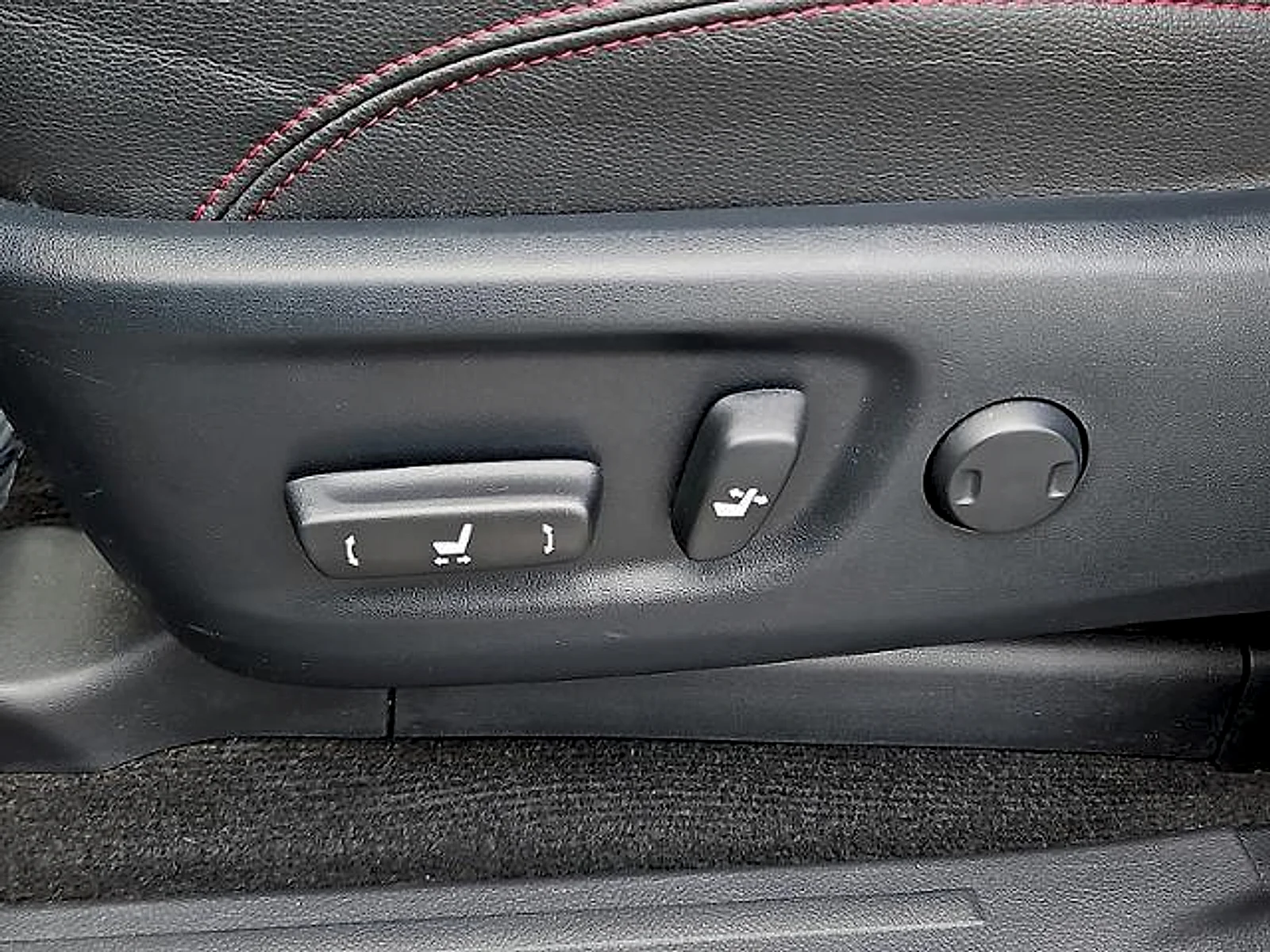 Used 2020 Hunter Green Toyota  image 23