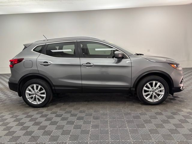 Used 2022 Gun Metallic Nissan SV image 6