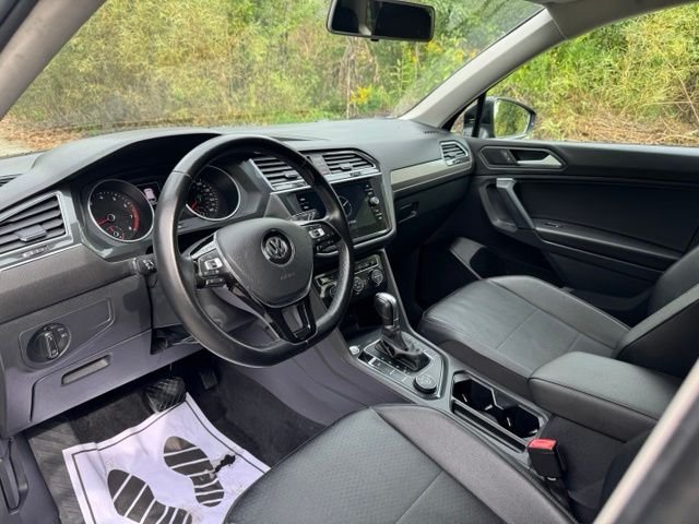 Used 2019 Deep Black Volkswagen 2.0T SE image 9