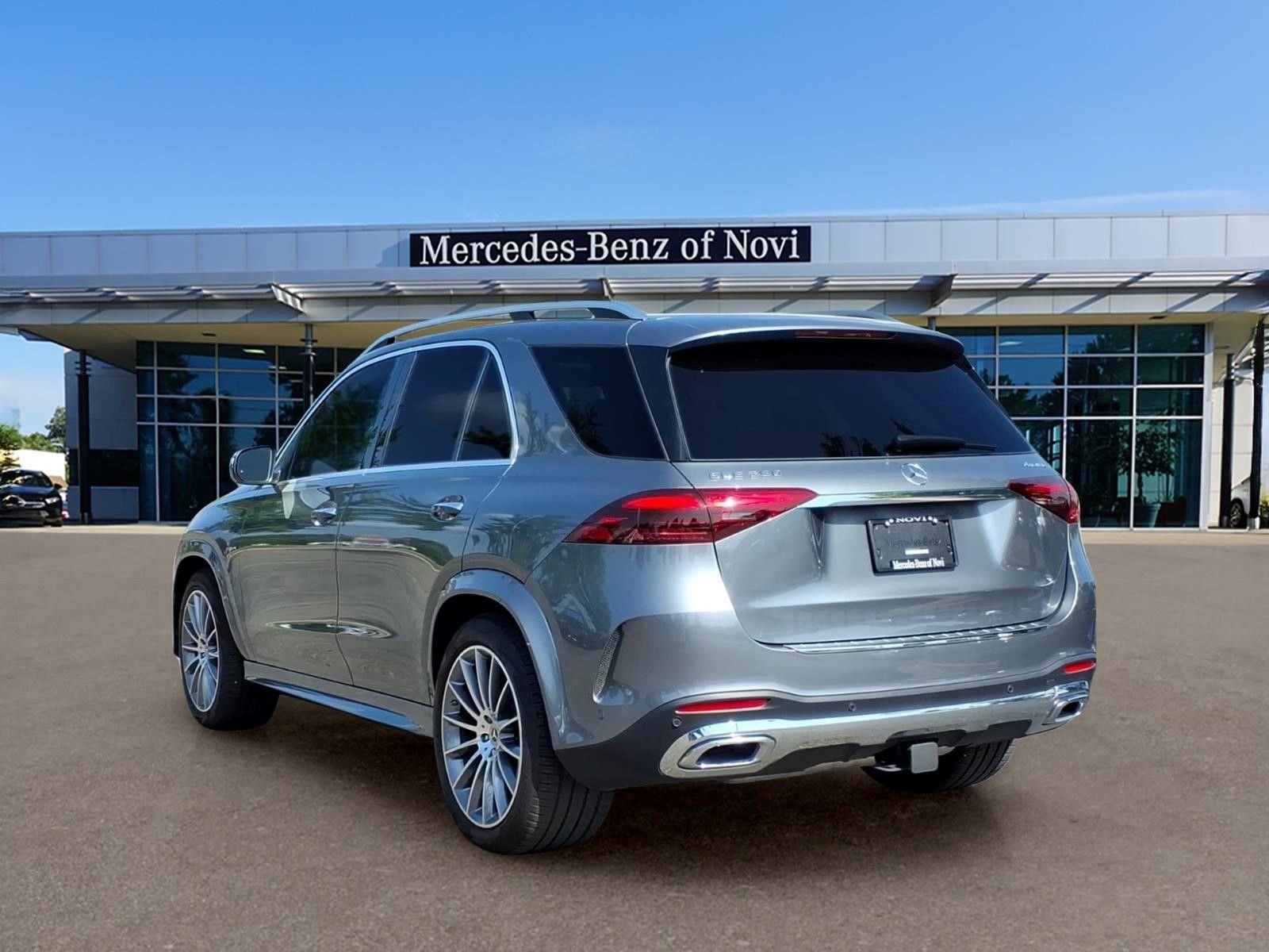 Certified Used 2025  Mercedes-Benz GLE 350 image 3