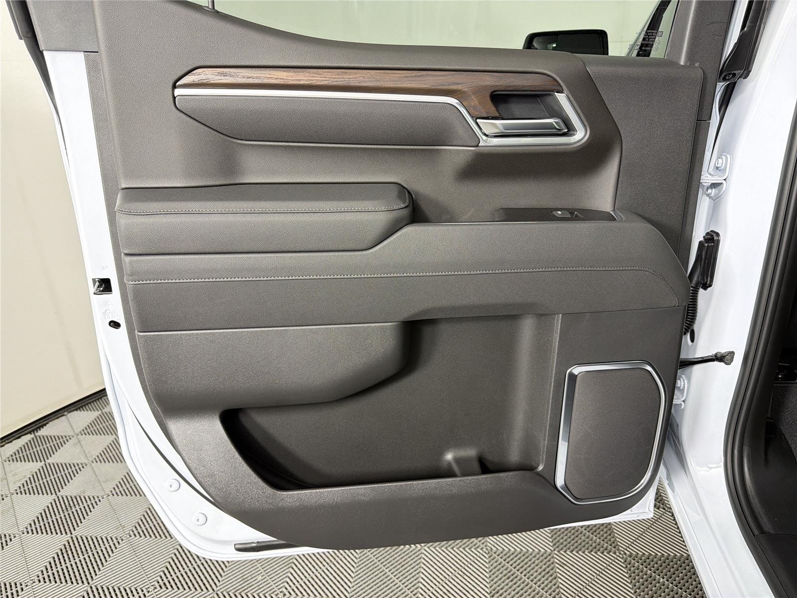 2026 GMC Sierra 1500 SLT - Photo 19