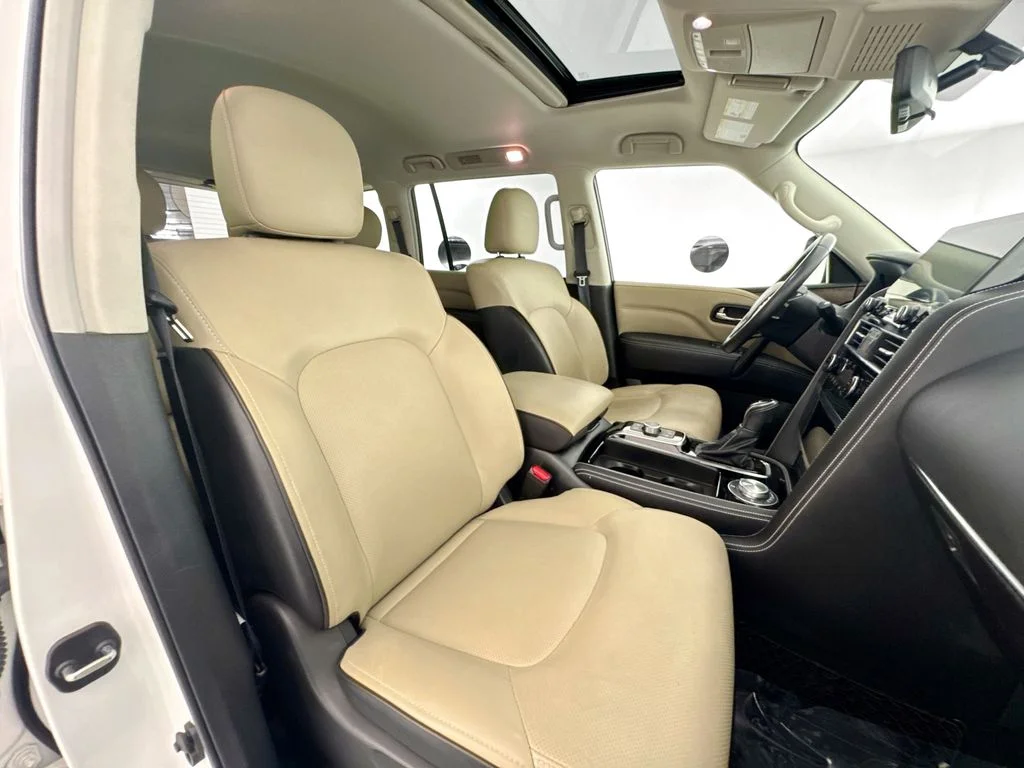 Used 2024 White INFINITI Premium Select image 28