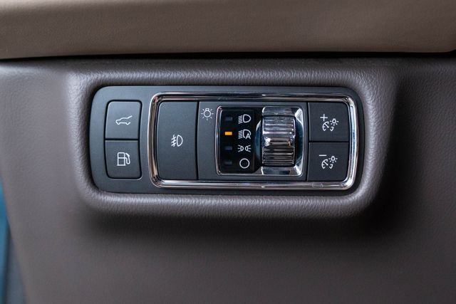 Used 2022 Blue Lincoln Grand Touring image 24