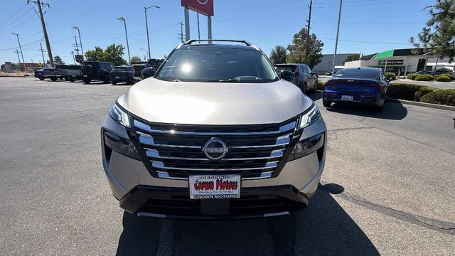 New 2026 Champagne Silver Metallic / Super Black Two-tone Nissan Platinum image 8