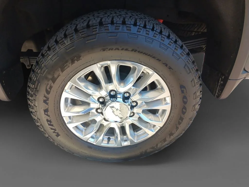Used 2020 Shadow Gray Metallic Chevrolet High Country image 37