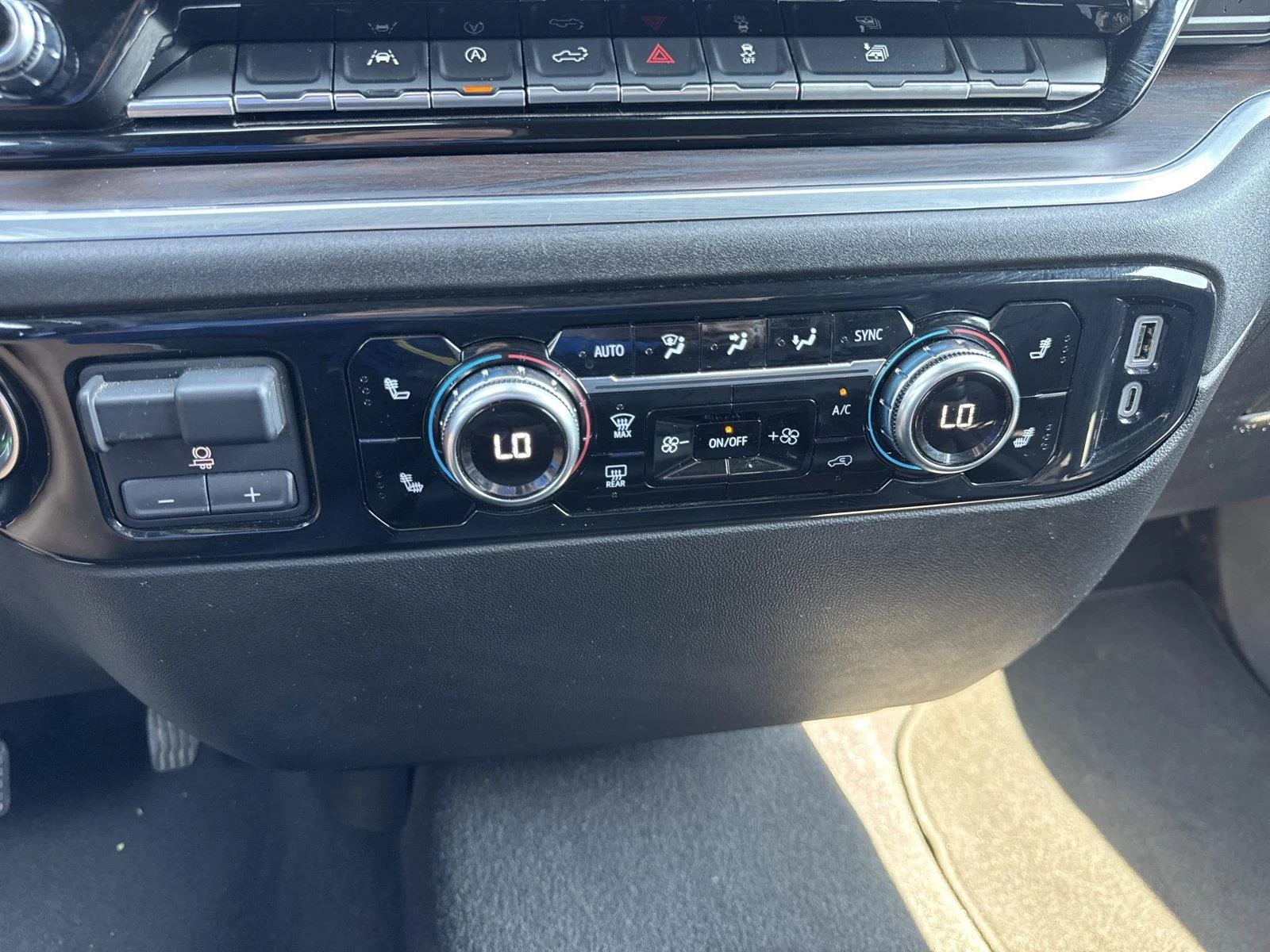 Used 2025 Sterling Metallic GMC SLT image 23