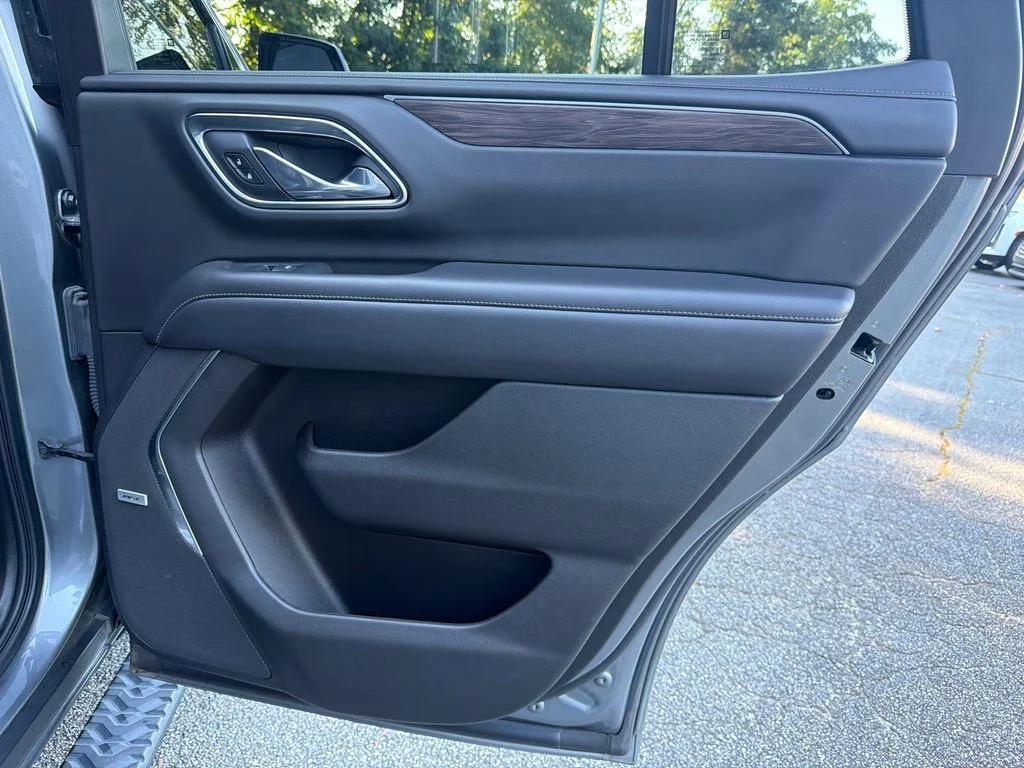 Used 2021 Gray Chevrolet Z71 image 16