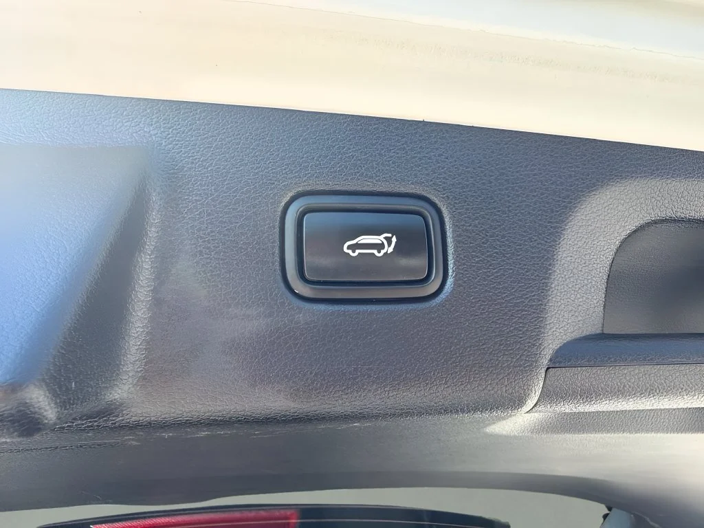 Used 2023 White Hyundai SEL image 26