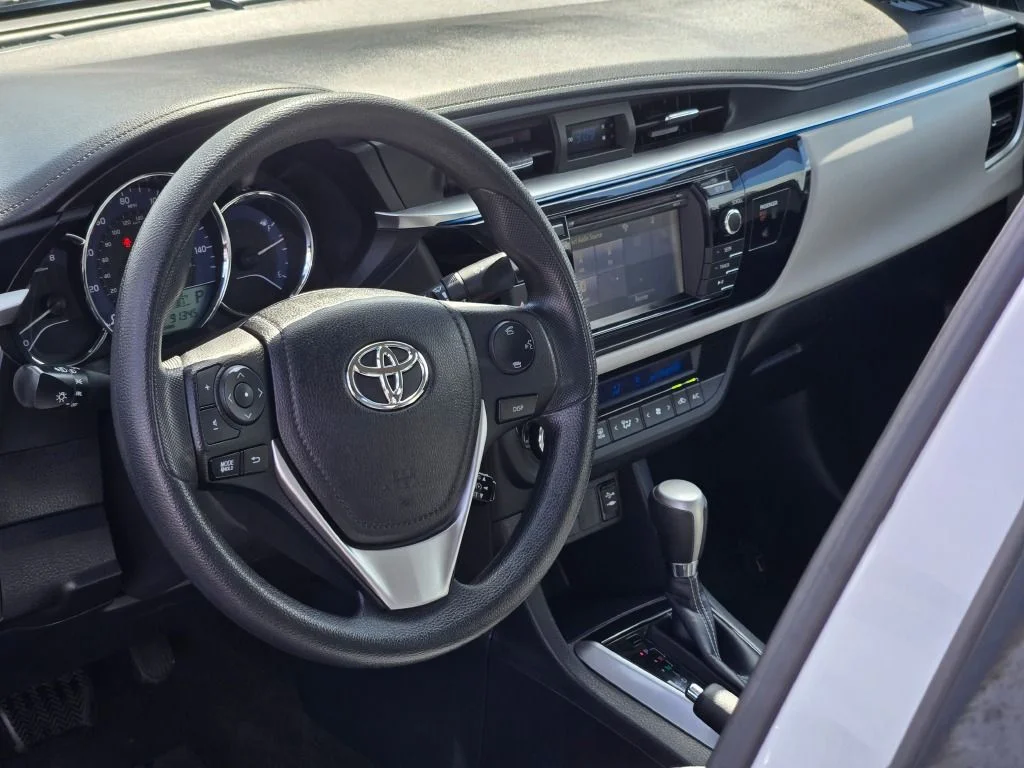 Used 2016 Silver Toyota LE image 20
