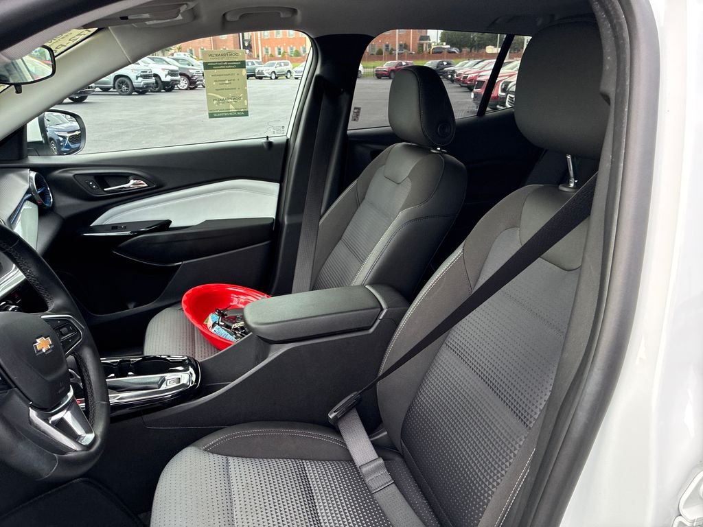 Used 2025 White Chevrolet LT image 10
