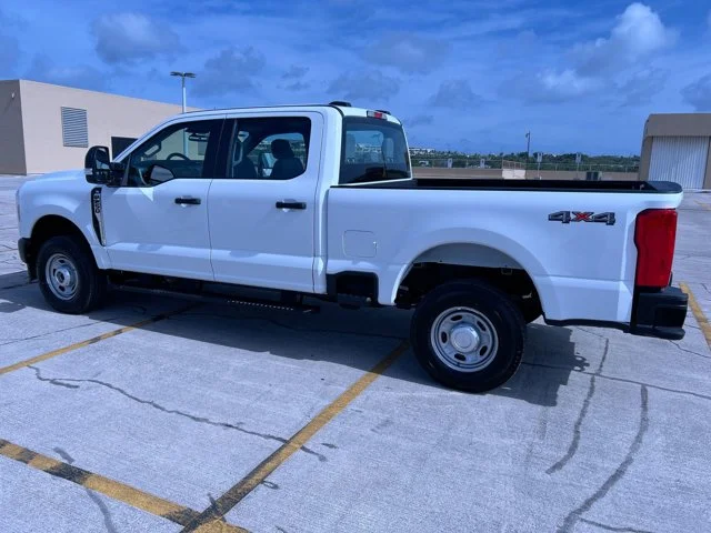 New 2026 OXFORD WHITE Ford XL Crew Cab image 3