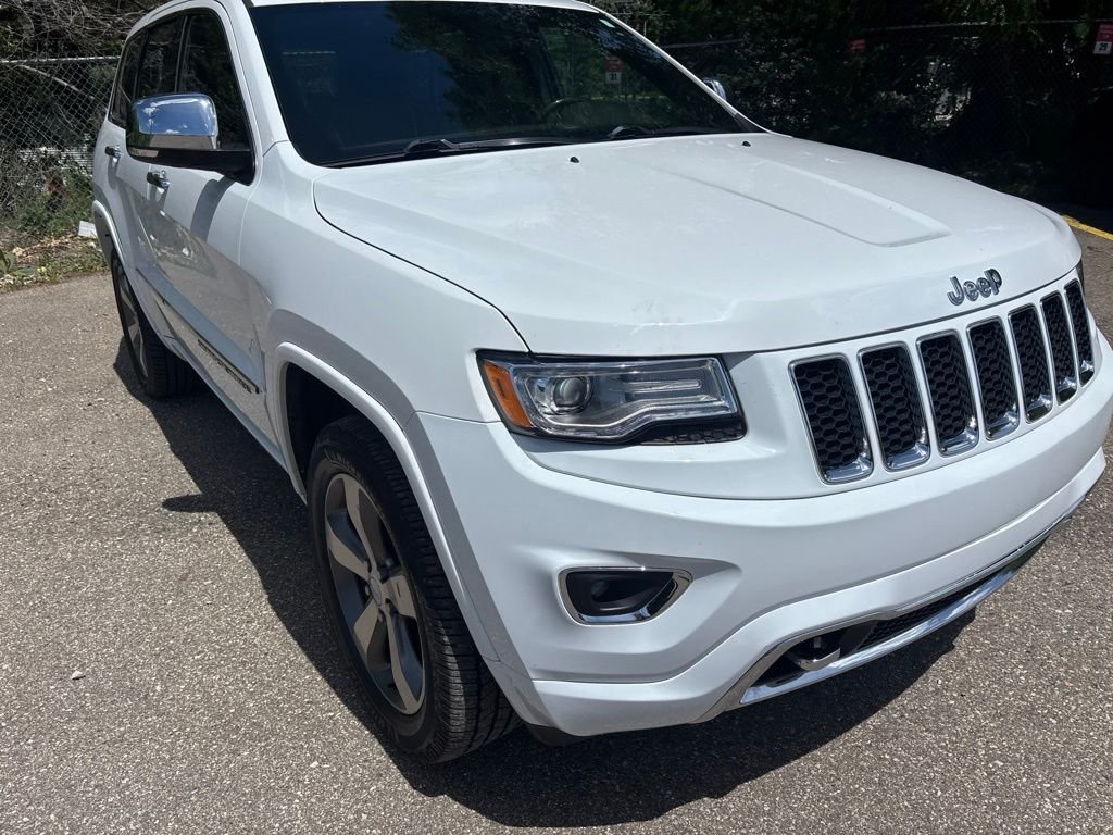 Used 2015 Bright White Jeep  image 3