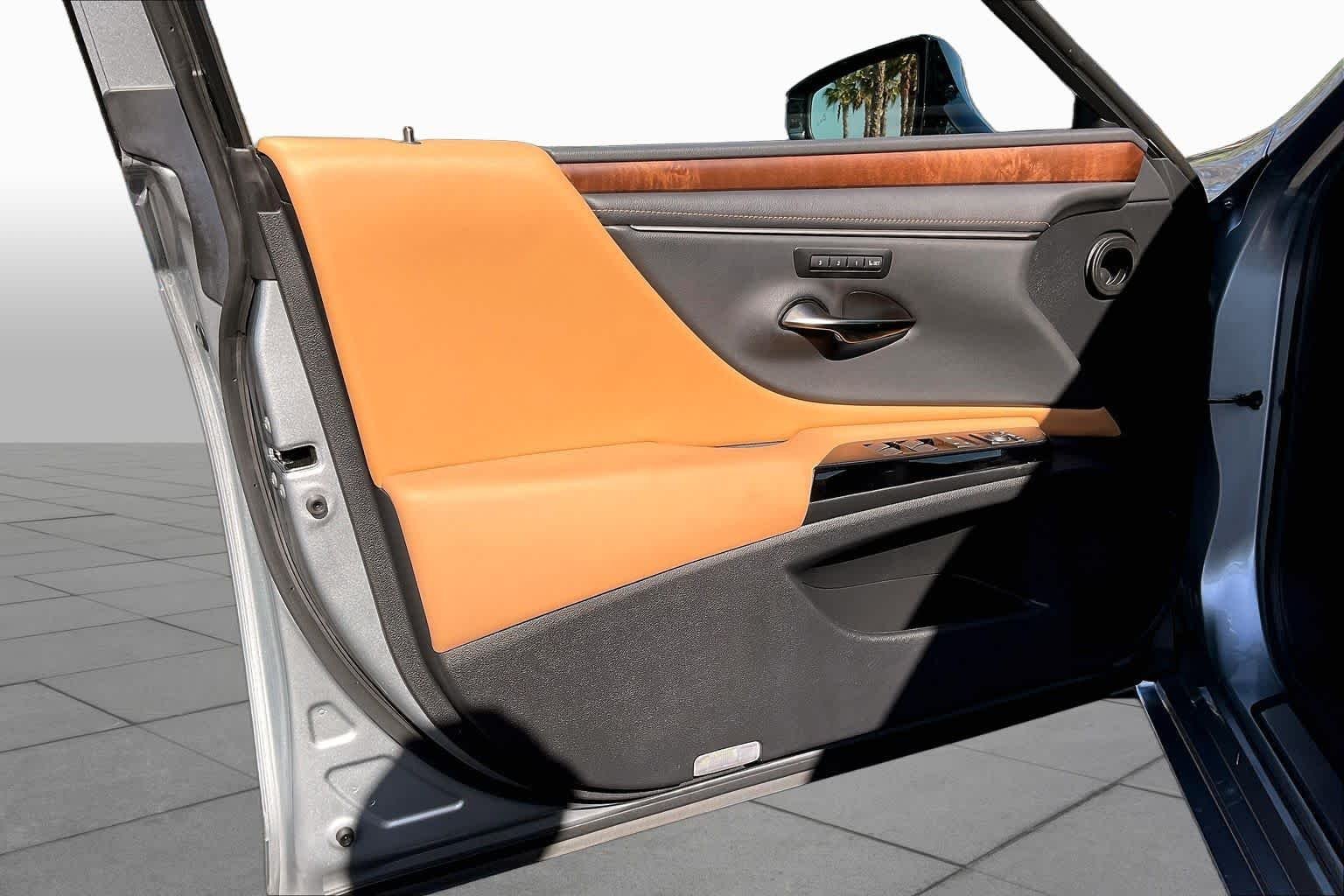 Used 2025 Iridium Lexus  image 21