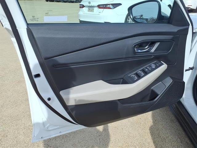 Used 2024 Platinum White Pearl Honda EX image 22