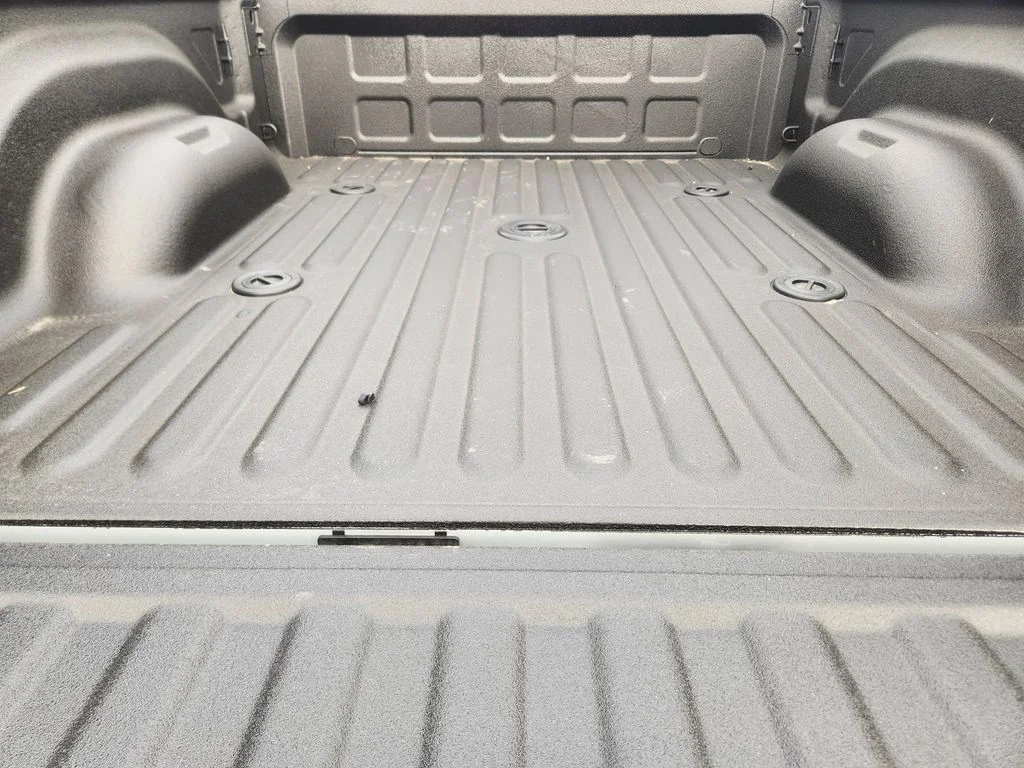 New 2026 Silver-Zynith Exterior Paint RAM Tradesman image 23
