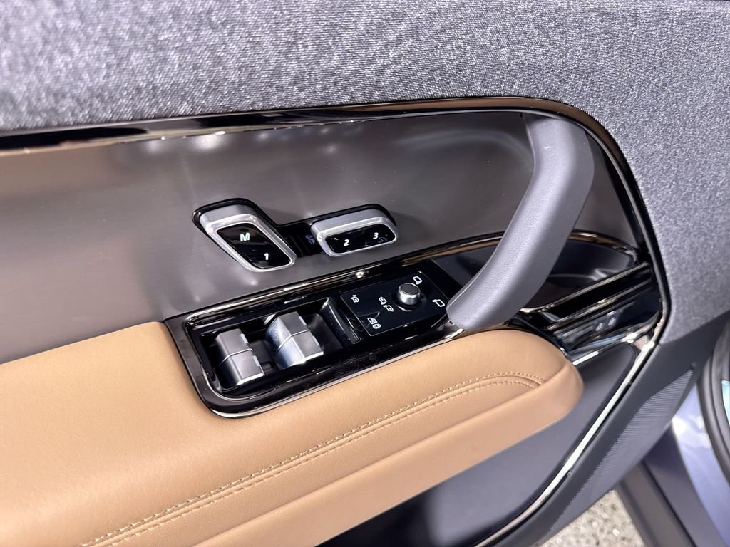 New 2026 Varesine Blue Land Rover SE image 12
