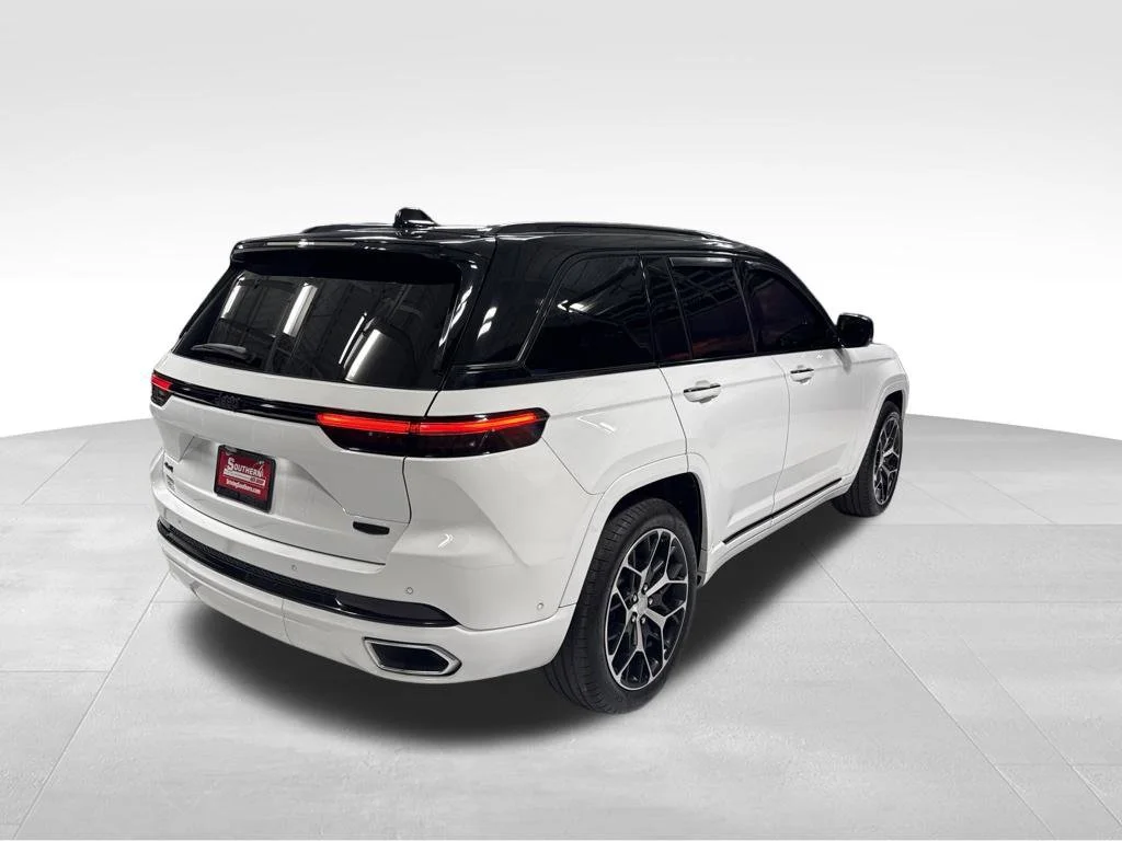 Used 2023 White Jeep Summit Reserve image 9