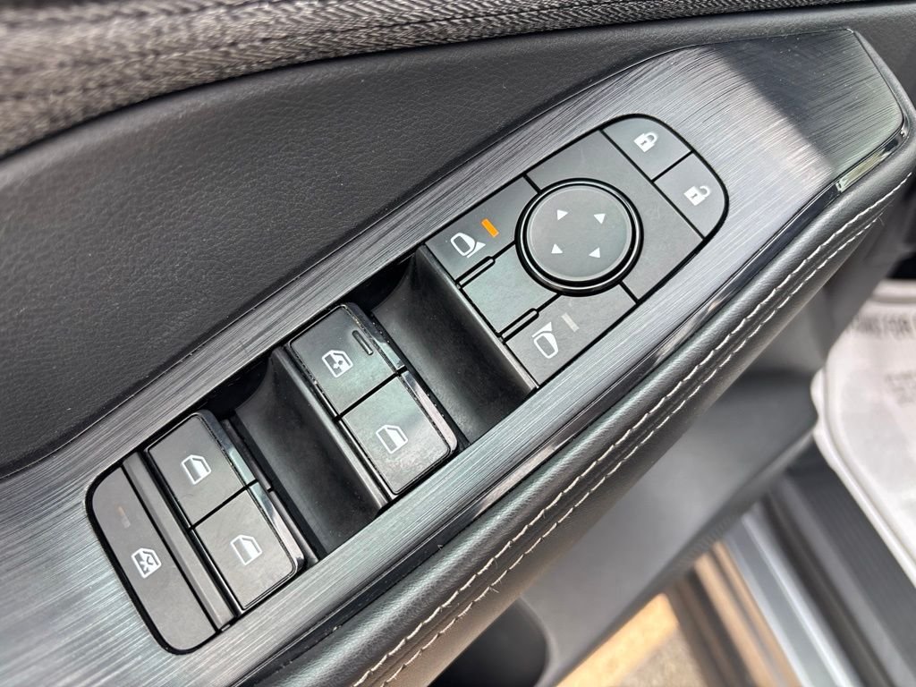 Used 2021 Gray Nissan S image 17