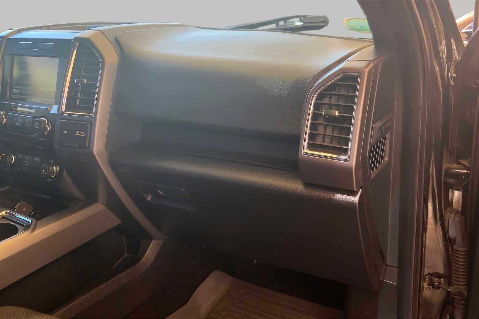 Used 2015 Tuxedo Black Metallic Ford XLT image 19