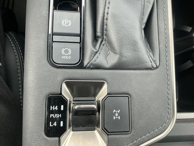 2024 Lexus GX Luxury - Photo 27