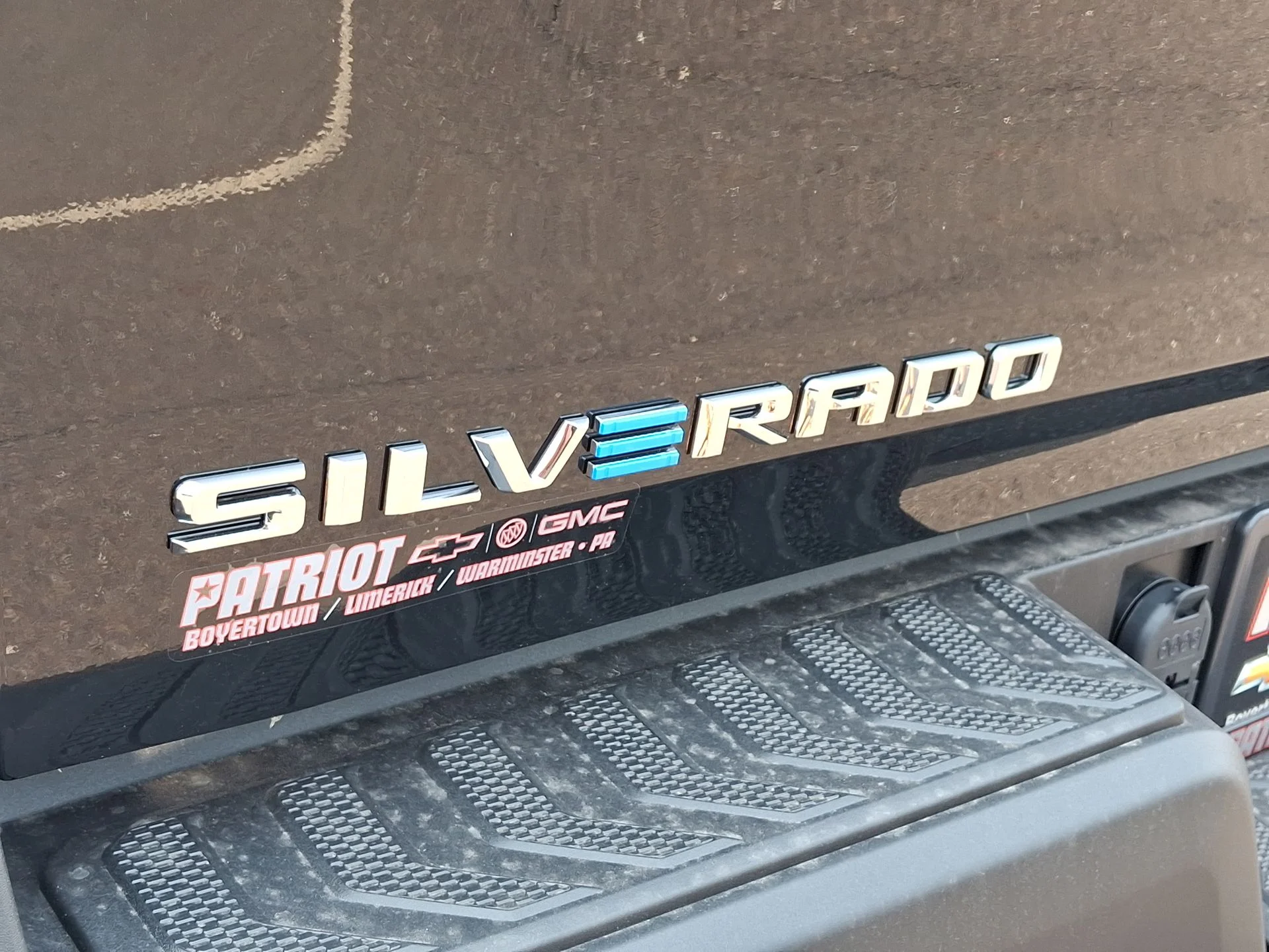 2025 Chevrolet Silverado EV LT - Photo 38