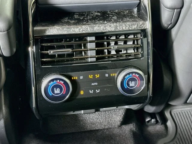Used 2024 Gray Land Rover Dynamic SE image 27