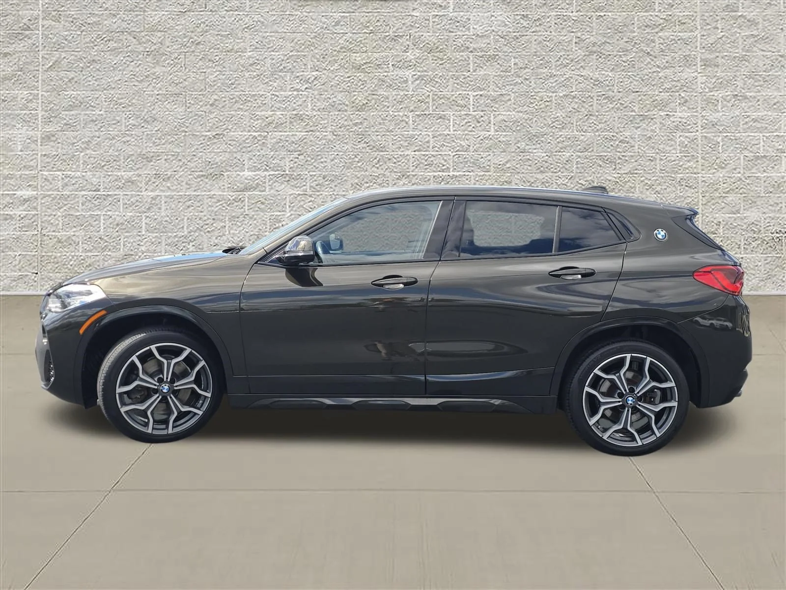 Used 2020 Dark Olive Metallic BMW xDrive28i image 4