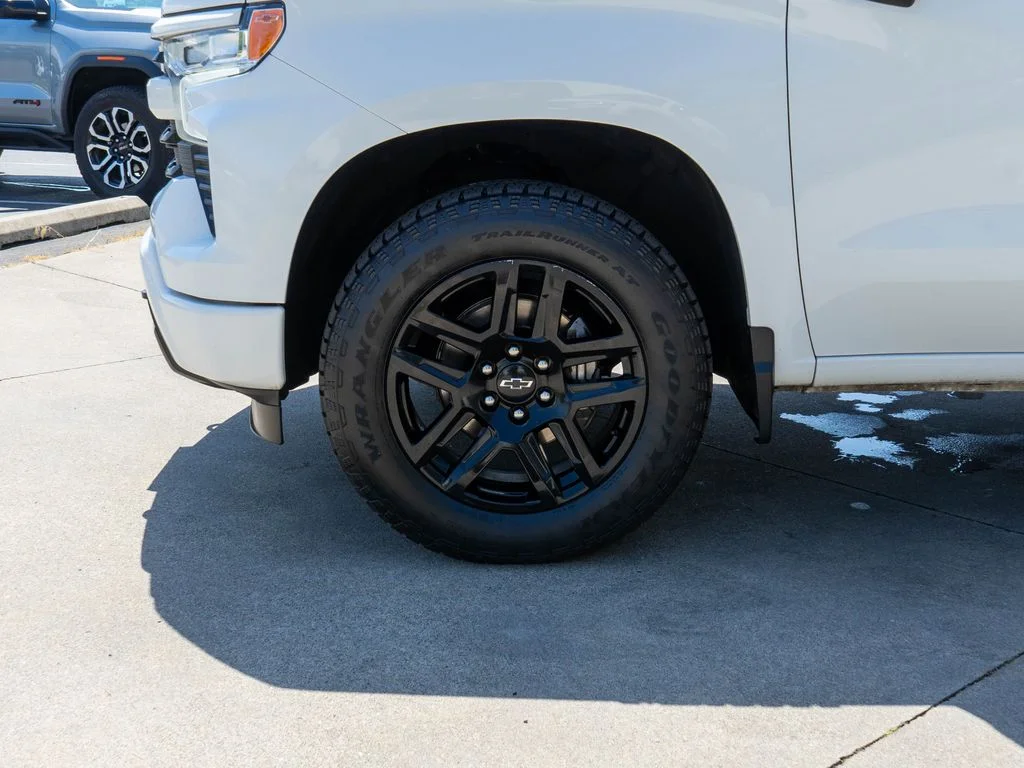Used 2024 White Chevrolet RST image 28
