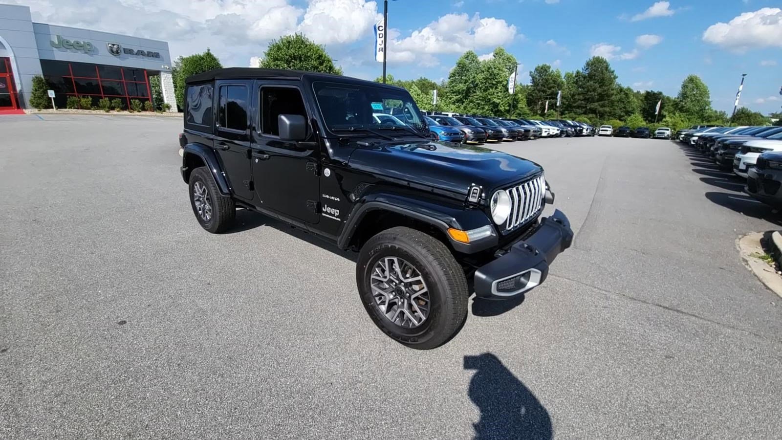 2024 Jeep Wrangler Sahara photo 4