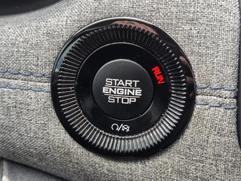 Used 2022 Crystal Metallic JEEP LATITUDE 4X4 image 28