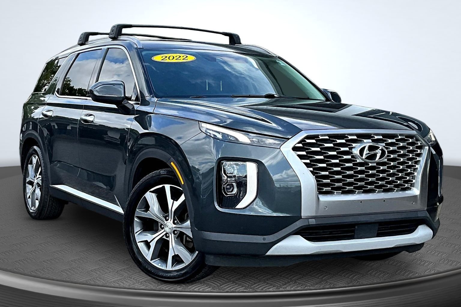 Used 2022 Gray Hyundai SEL image 2
