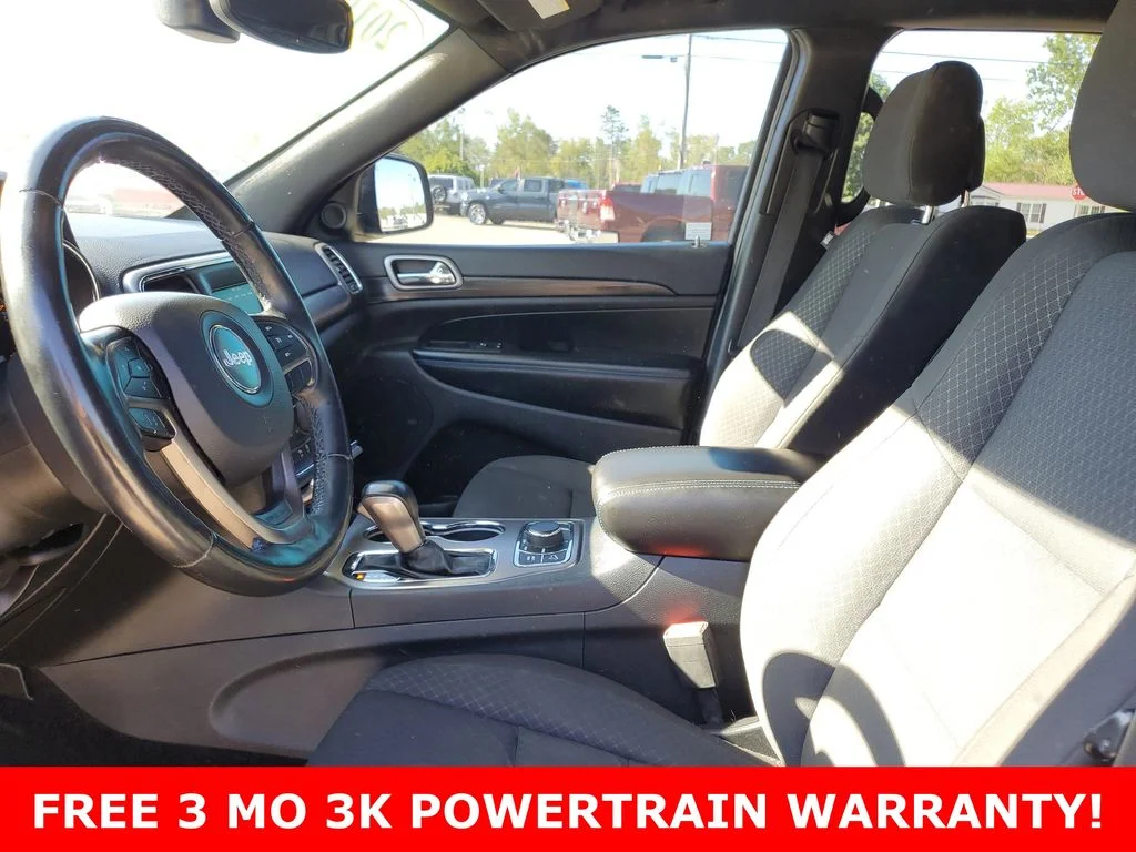 Used 2019 Gray Jeep Laredo image 10
