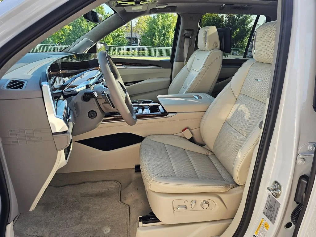 New 2026 Vibrant White Tricoat Cadillac Platinum Sport image 23