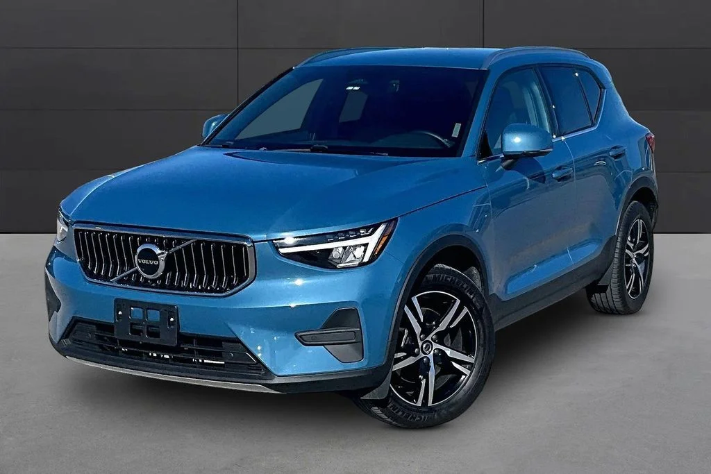 2025 Volvo XC40 B5 Core Bright AWD's photo
