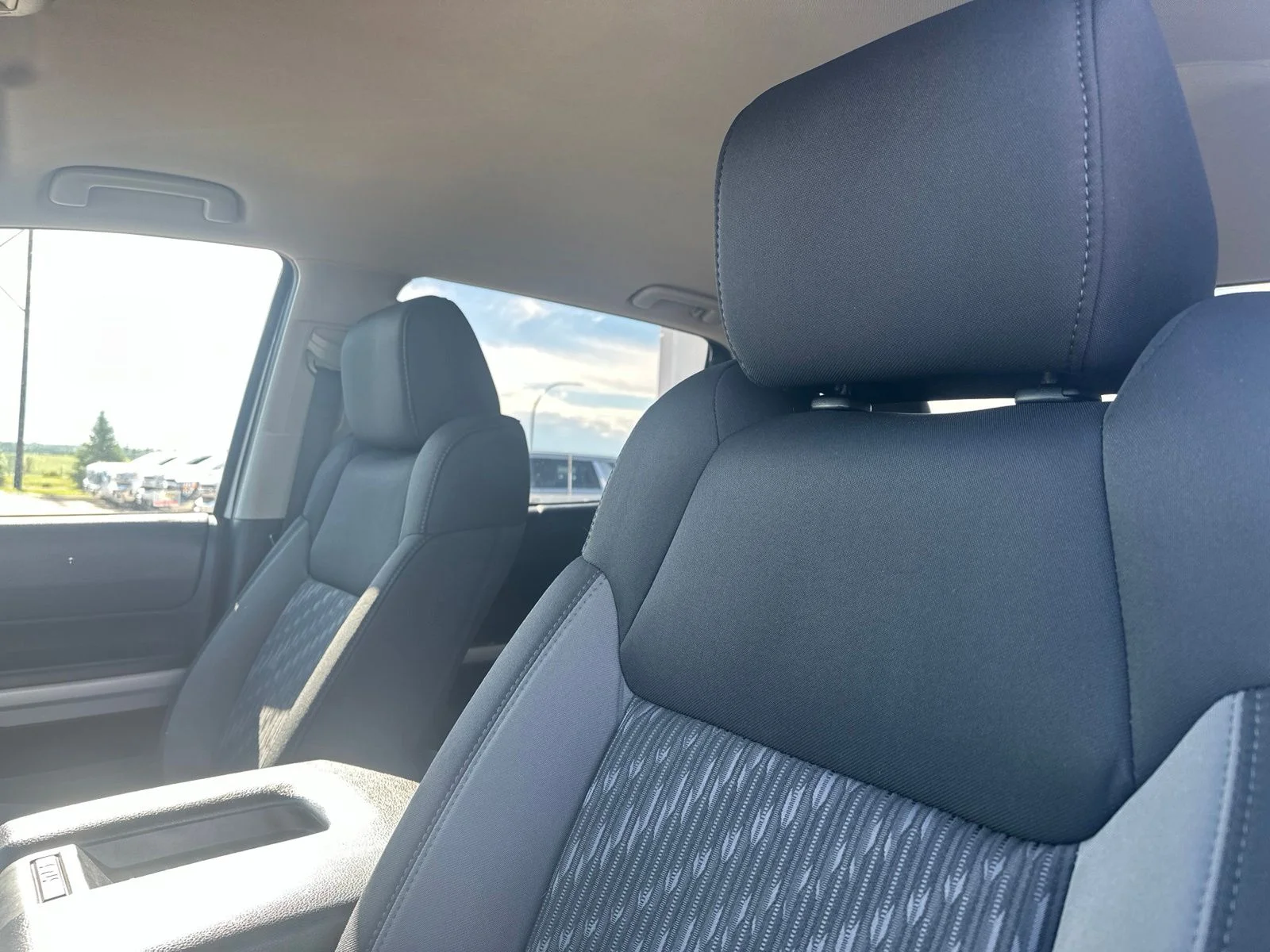 Used 2020 White Toyota SR5 image 12