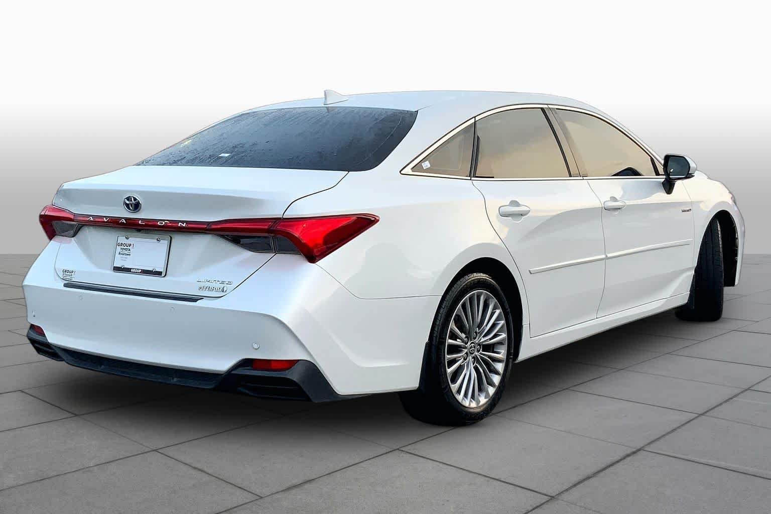 Used 2020 Wind Chill Pearl Toyota Hybrid Limited image 13