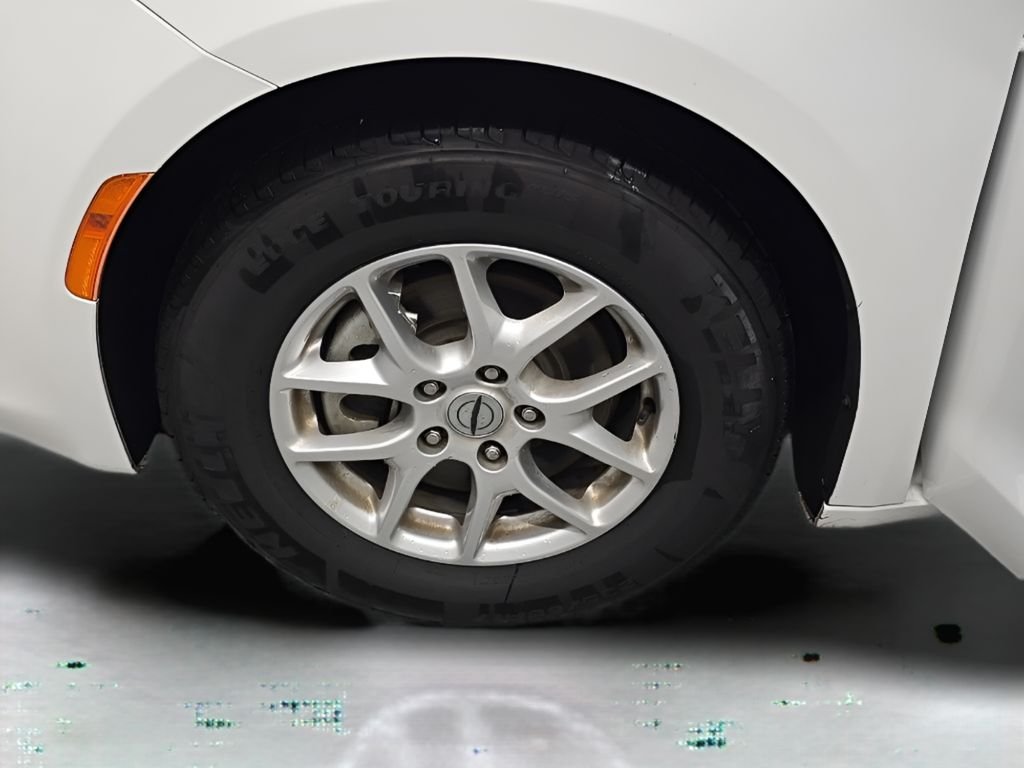 Used 2022 White Chrysler LX image 40