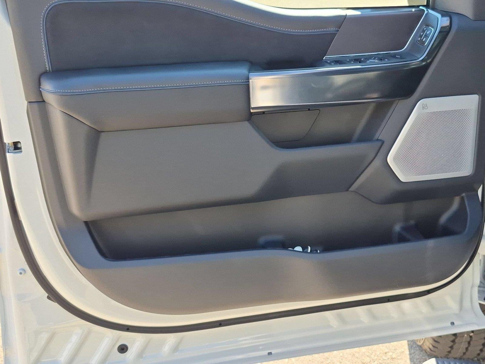 New 2027 Star White Metallic Tri-Coat Ford F-250® Platinum® image 14