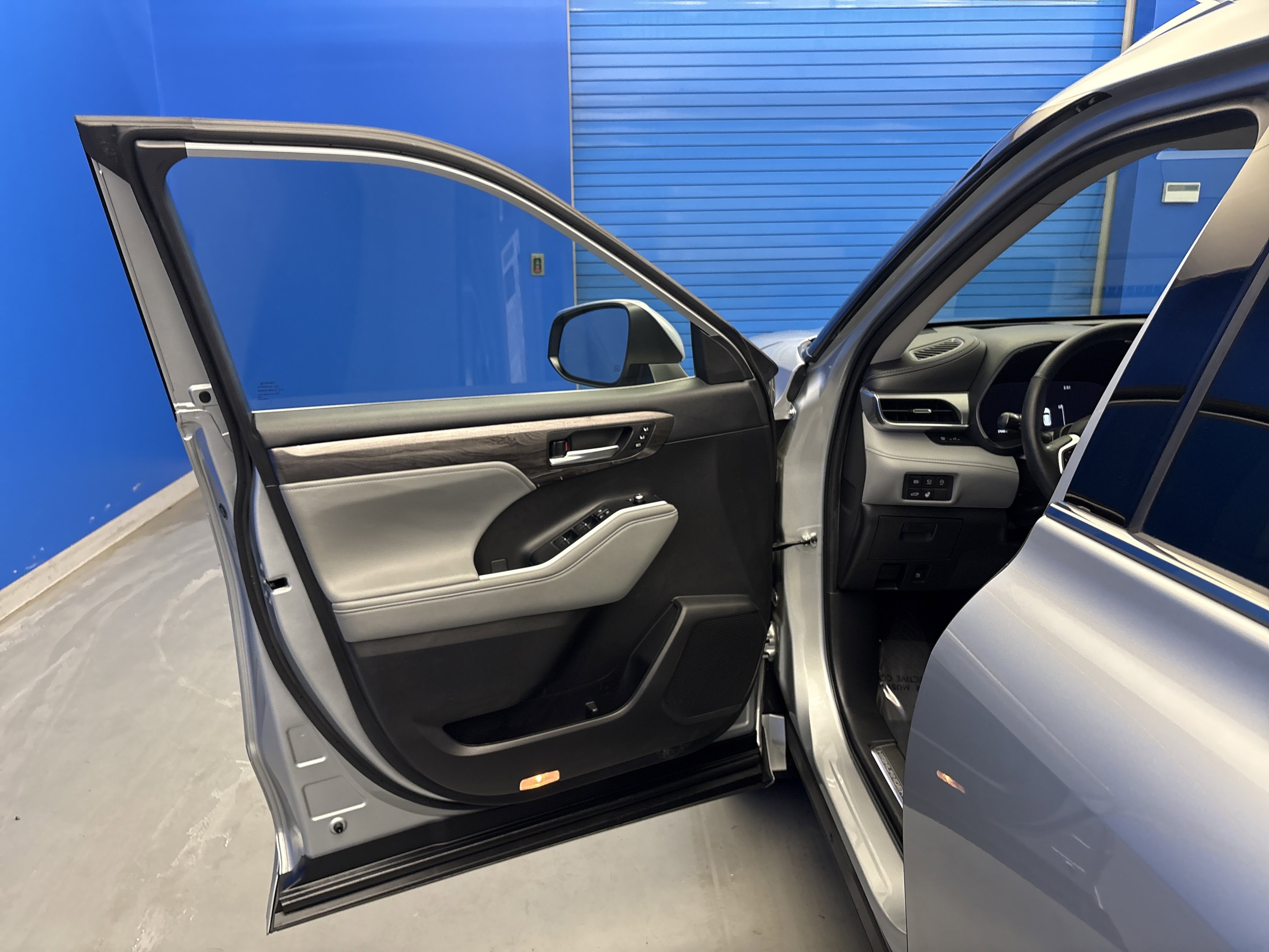 Used 2023 Celestial Silver Metallic Toyota Platinum image 9