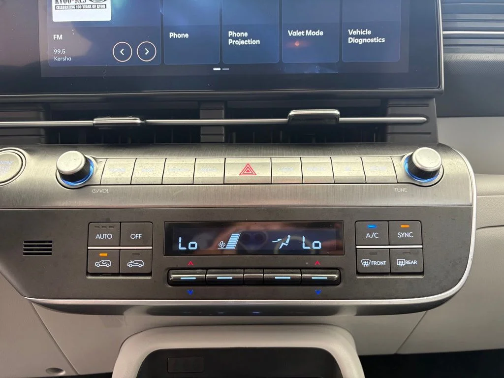 Used 2024 Black Hyundai SEL image 10