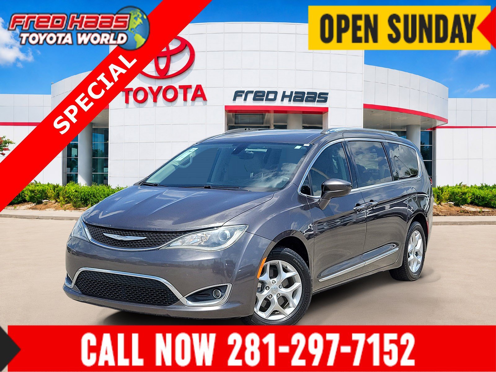2017 Chrysler Pacifica Touring-L Plus's photo