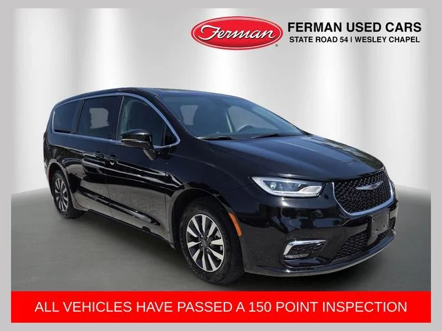 2024 Chrysler Pacifica Hybrid Select PHEV's photo