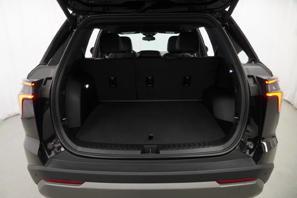 New 2027 Mosaic Black Metallic Chevrolet LT image 34