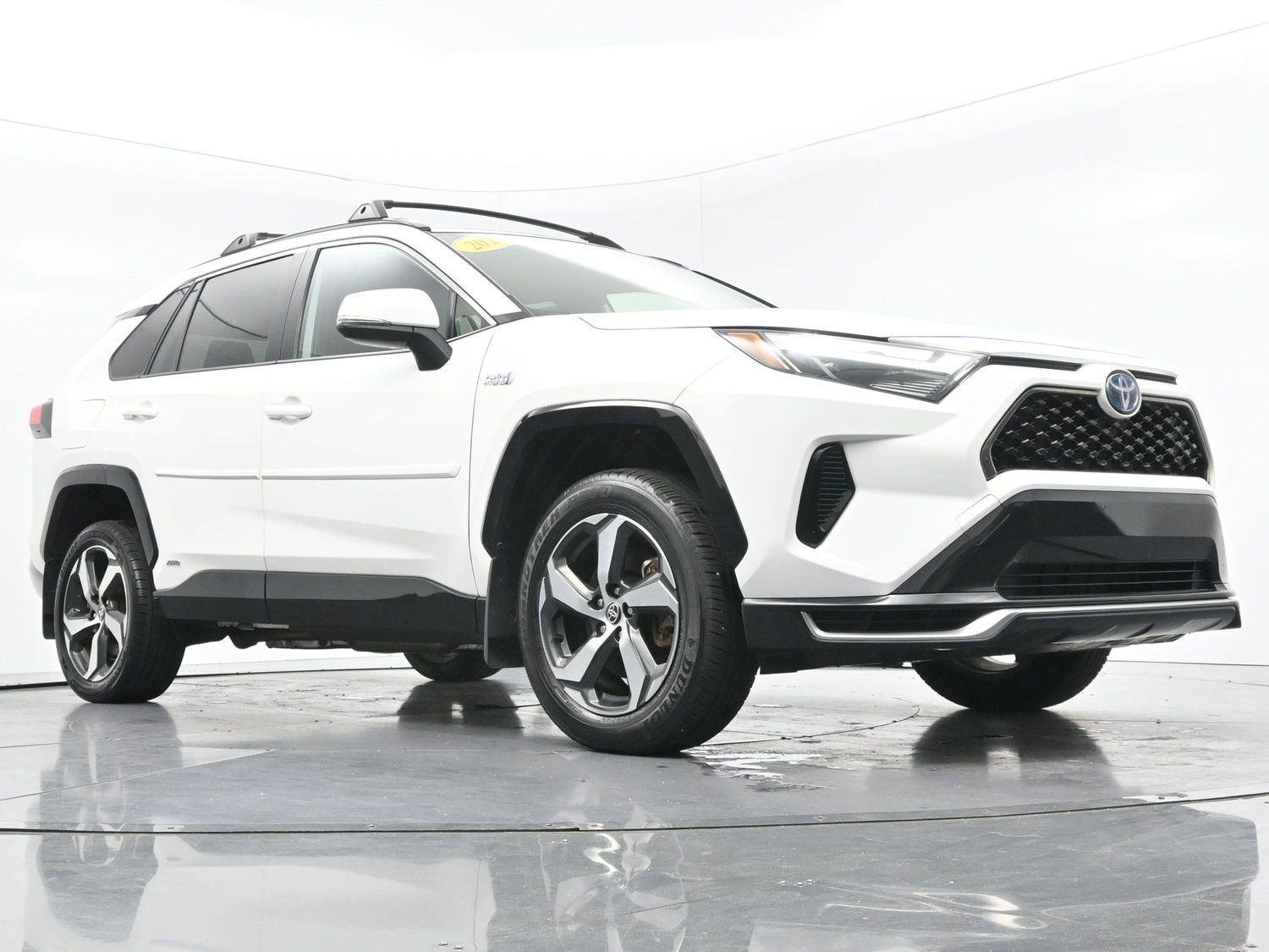 Used 2024 Ice Cap Toyota SE image 44
