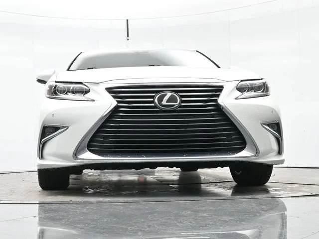 Used 2016 Eminent White Pea Lexus 4DR SDN image 10