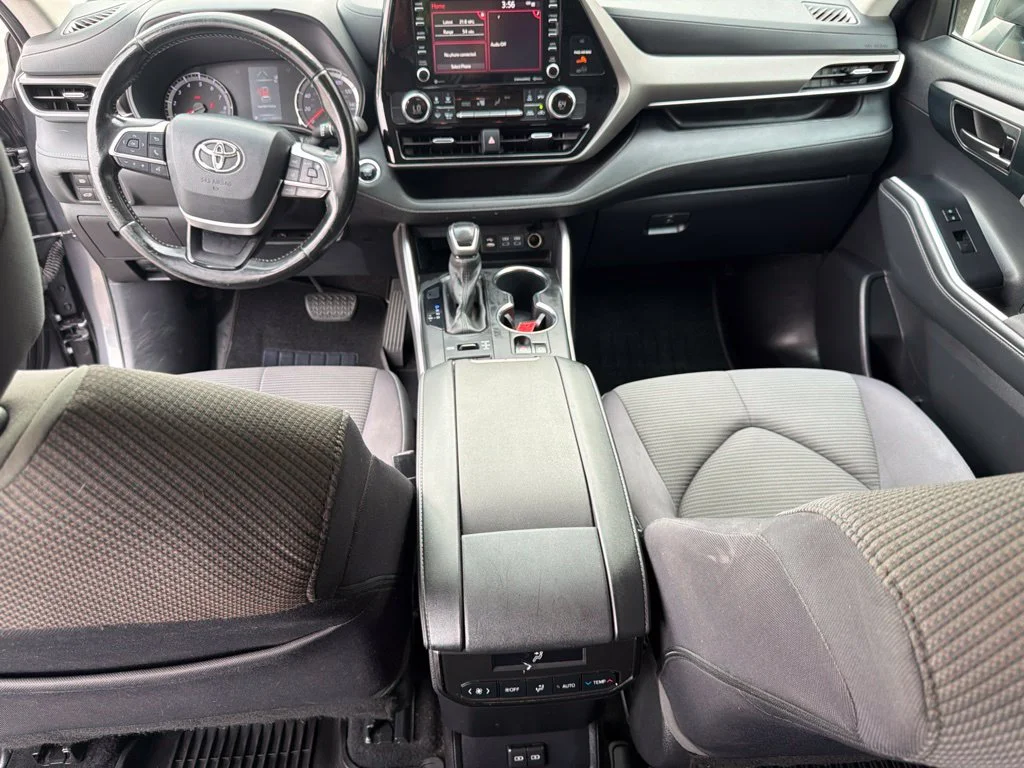 Used 2022 Magnetic Gray Metallic Toyota LE image 17