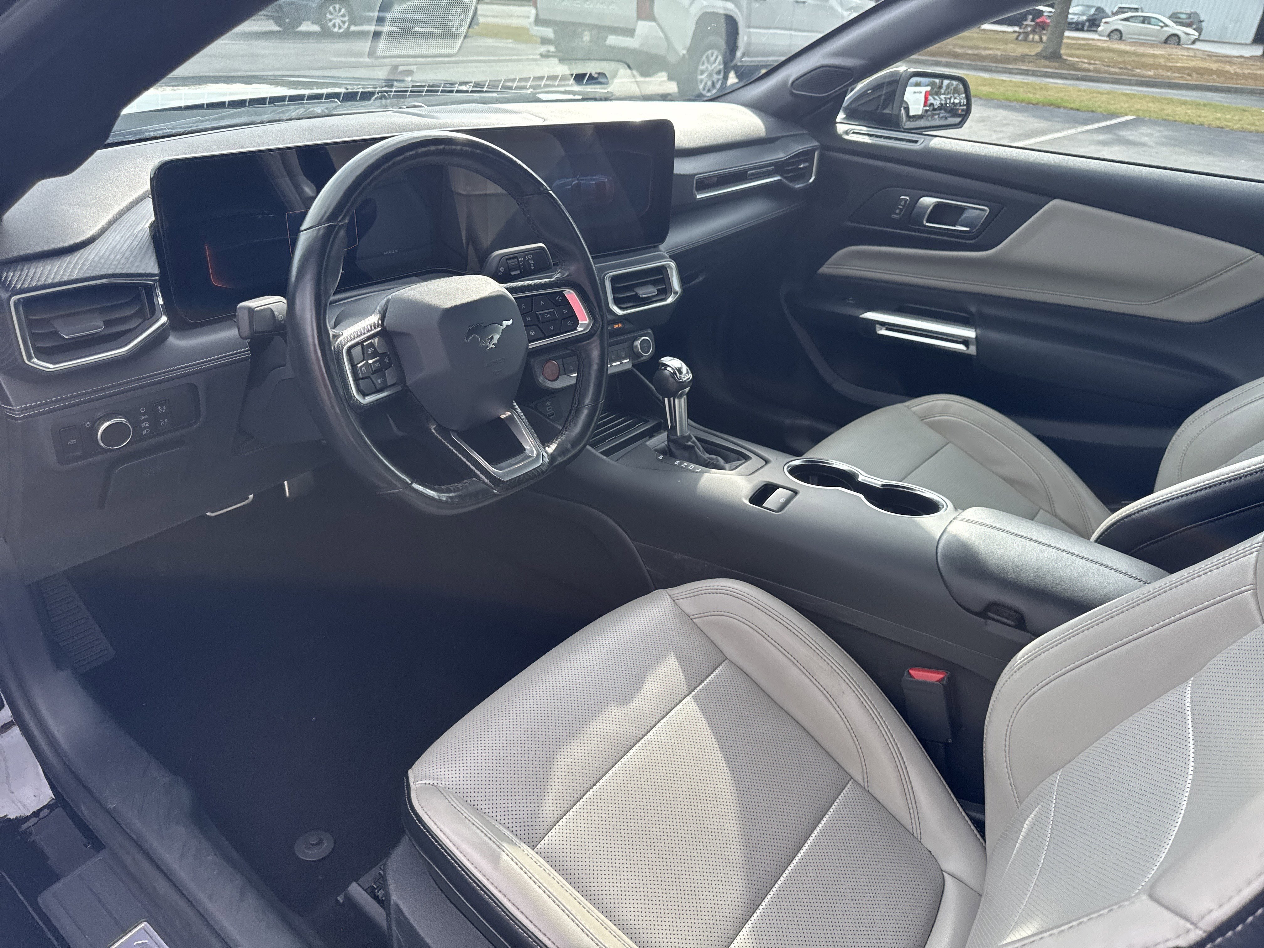 Used 2024  Ford  image 15