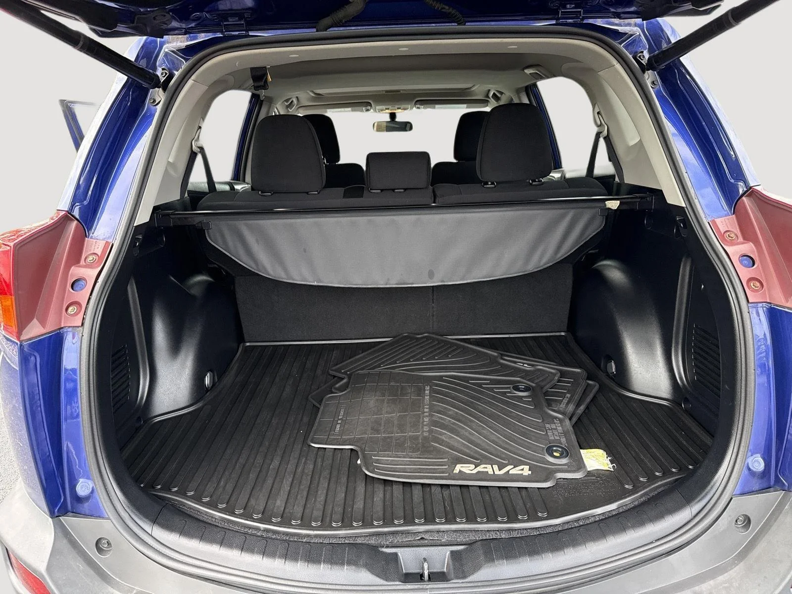 Used 2015 Blue Crush Metallic Toyota XLE image 6