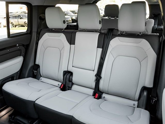 New 2025 Santorini Black Land Rover S image 21